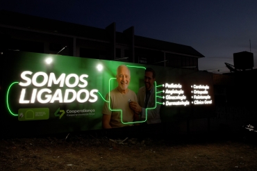 apice-comunicacao-cria-outdoor-interativo-em-campanha-da-cooperalianca