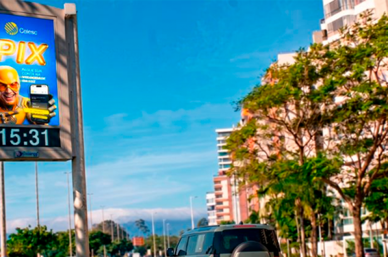 apice-e-celesc-na-velocidade-da-luz